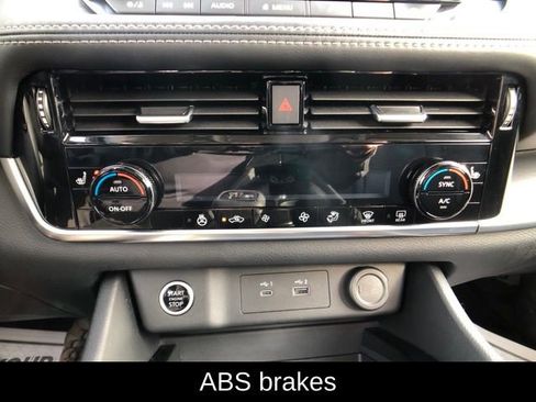 Used 2023 Nissan Rogue SV w/ SV Premium Package image 19