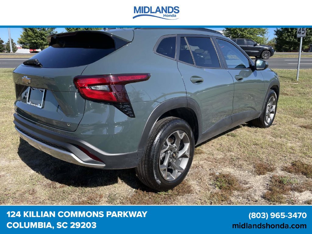 Used 2025 Chevrolet Trax LT FWD image 7