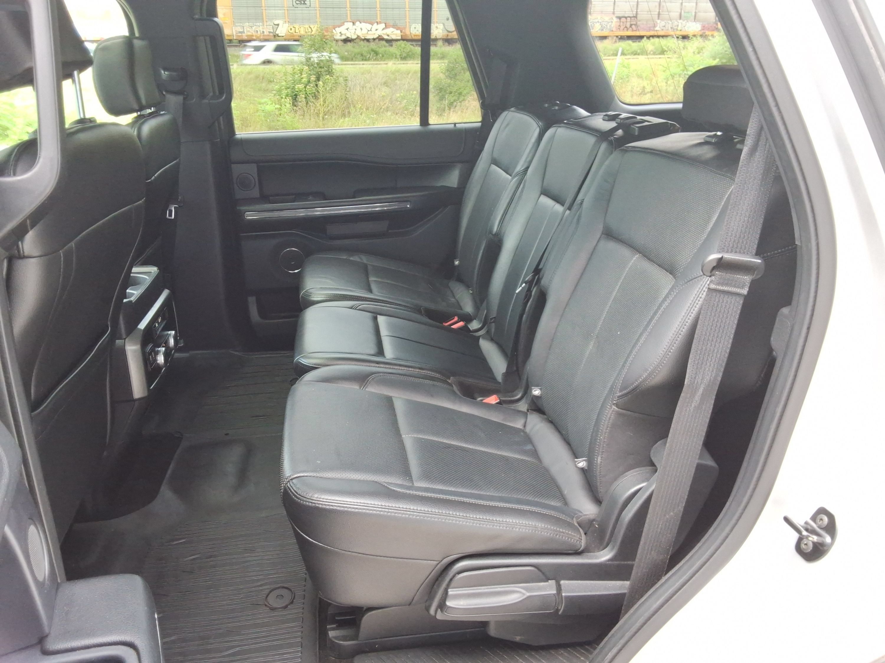 Used 2018 Ford Expedition XLT w/ Equipment Group 201A AWD/4WD image 32