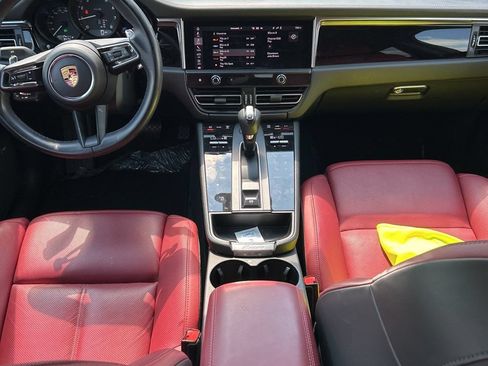 Used 2022 Porsche Macan AWD/4WD image 3