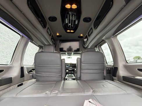 Used 2023 GMC Savana 2500 image 7