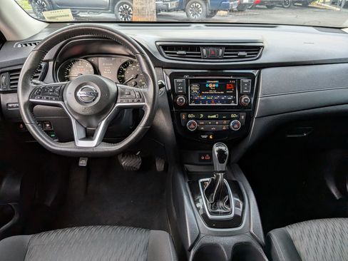 Used 2020 Nissan Rogue SV image 14