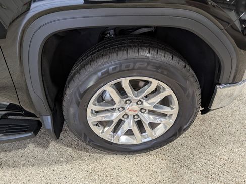 Used 2020 GMC Sierra 1500 SLT w/ SLT Premium Plus Package AWD/4WD image 15