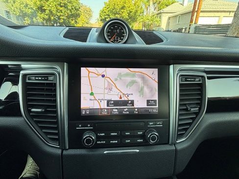 Used 2018 Porsche Macan Sport Edition image 41