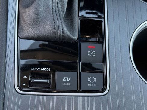 Used 2025 Toyota Sienna XLE FWD image 20