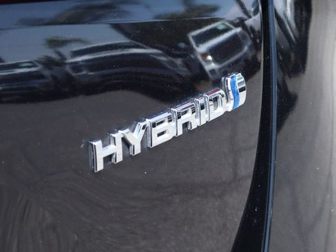 Used 2020 Toyota Prius LE FWD image 49