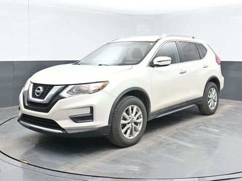 Used 2017 Nissan Rogue SV w/ SV Family Package image 5