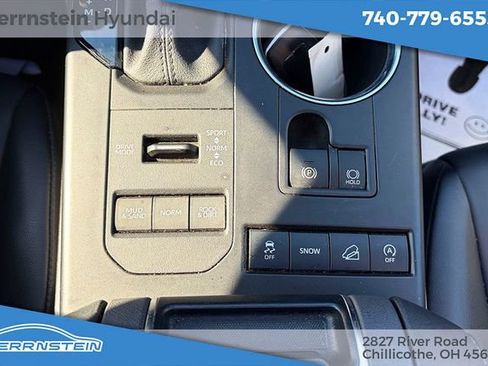 Used 2021 Toyota Highlander XLE AWD/4WD image 21