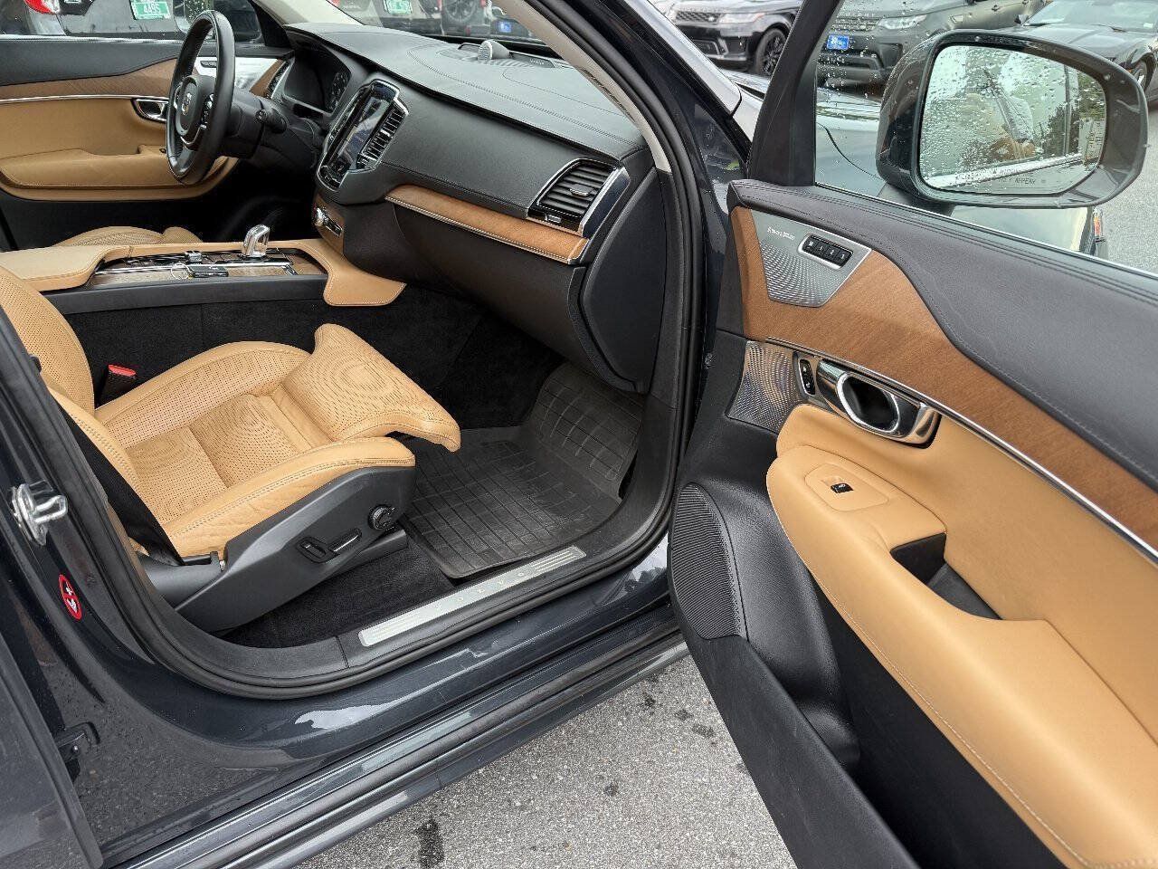 Used 2016 Volvo XC90 T8 Inscription w/ Vision Package AWD/4WD image 10