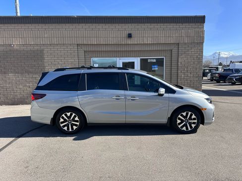 Used 2025 Honda Odyssey EX-L image 2
