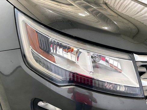 Used 2018 Ford Explorer Limited image 12