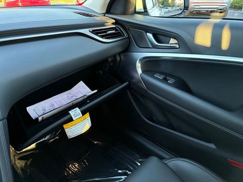 Used 2025 Genesis G70 2.5T image 33