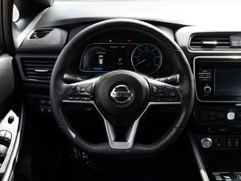 Used 2018 Nissan Leaf SL w/ SL Technology Package FWD image 11
