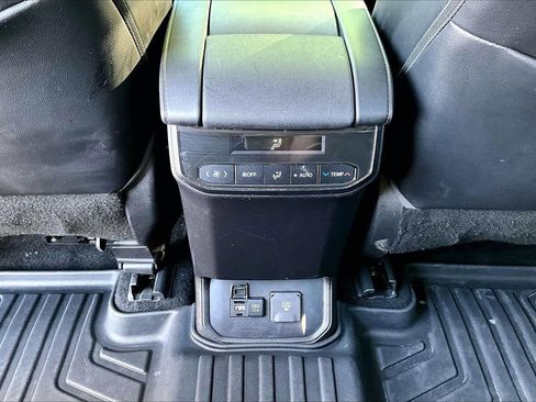 Used 2021 Toyota Highlander Limited FWD image 17