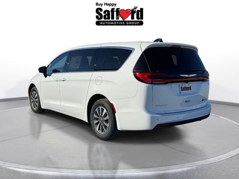 New 2026 Chrysler Pacifica Select image 5