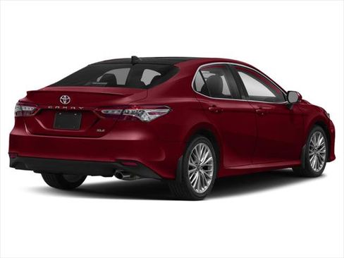 Certified 2020 Toyota Camry XLE FWD image 3