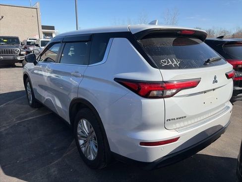 Used 2022 Mitsubishi Outlander ES image 8