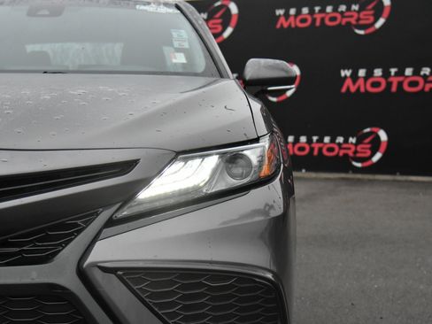 Used 2022 Toyota Camry XSE image 11