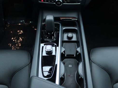 Used 2025 Volvo V60 B5 Cross Country Plus image 19