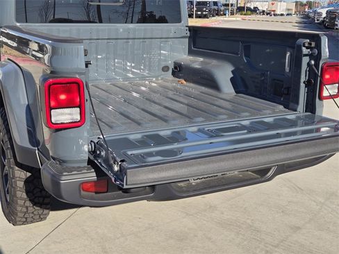 New 2025 Jeep Gladiator Sport image 5