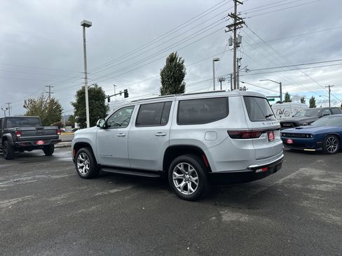 Used 2022 Jeep Wagoneer Series II image 3