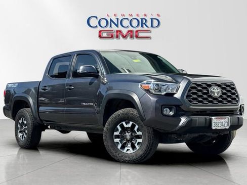 Used 2023 Toyota Tacoma TRD Off-Road w/ Technology Package image 2