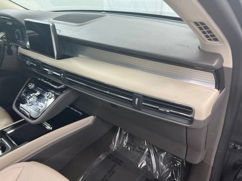 Used 2020 Lincoln Corsair AWD w/ Premium Package image 19