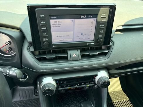 Used 2020 Toyota RAV4 XLE w/ Convenience Package AWD/4WD image 18