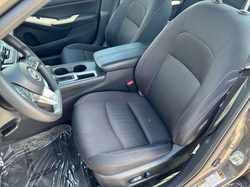 Used 2025 Nissan Altima 2.5 SV FWD image 35