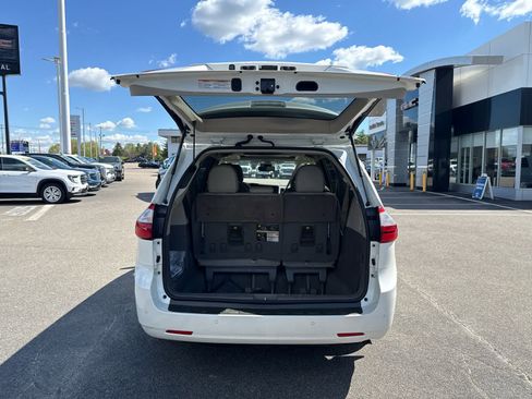 Used 2019 Toyota Sienna XLE Premium AWD/4WD image 10