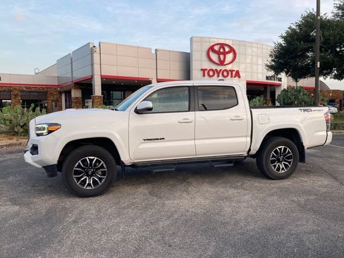 Used 2023 Toyota Tacoma TRD Sport w/ Technology Package RWD image 8