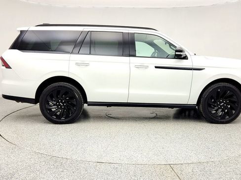 Used 2025 Lincoln Navigator Reserve w/ Jet Appearance Package AWD/4WD image 4