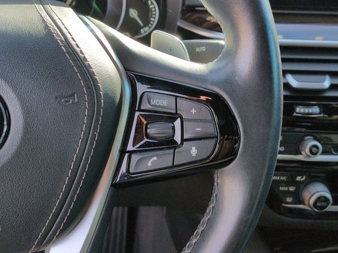 Used 2019 BMW 530e w/ Convenience Package image 20