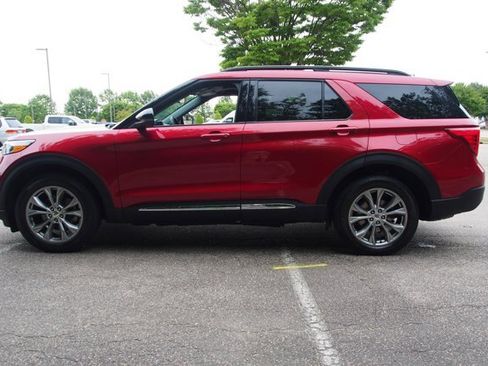 Certified 2024 Ford Explorer XLT w/ Equipment Group 202A AWD/4WD image 4