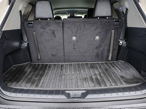 Certified 2024 Toyota Grand Highlander XLE image 28