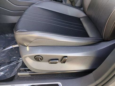 Used 2022 Volkswagen Tiguan SE R-Line image 15