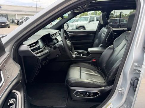 Used 2023 Jeep Grand Cherokee Overland w/ Advanced Protech Group III AWD/4WD image 8