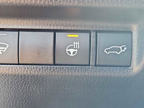 Used 2021 Toyota RAV4 XLE w/ Convenience Package AWD/4WD image 18