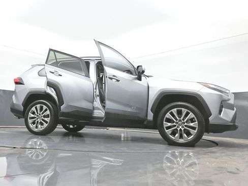Used 2022 Toyota RAV4 XLE Premium AWD/4WD image 50