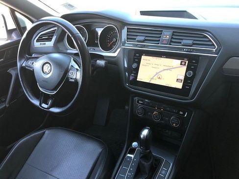 Used 2018 Volkswagen Tiguan SEL FWD image 9