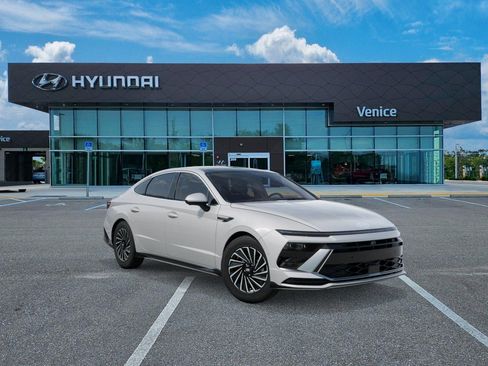 New 2026 Hyundai Sonata Limited FWD image 2
