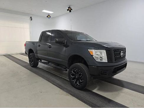 Used 2017 Nissan Titan S RWD image 1
