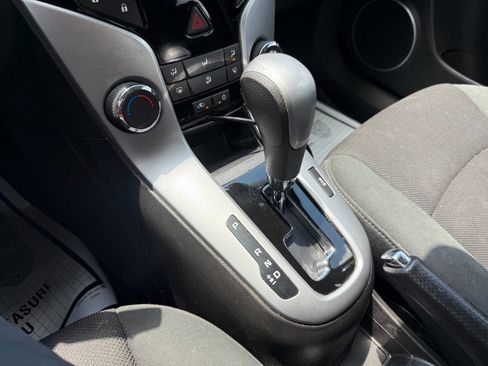 Used 2011 Chevrolet Cruze LT image 19