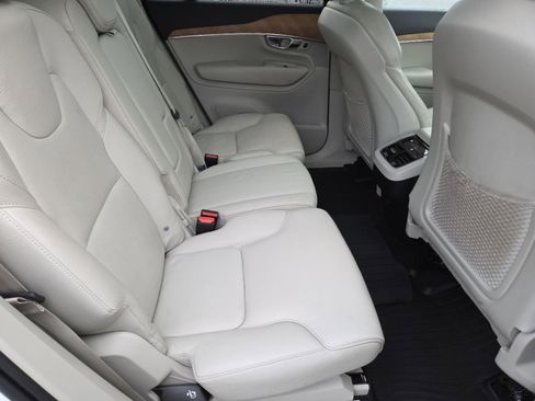 Used 2022 Volvo XC90 T5 Momentum w/ Advanced Package image 26