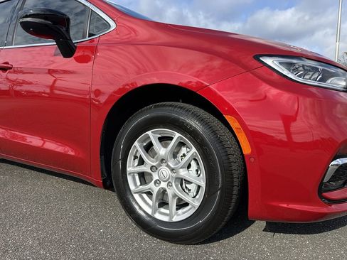 New 2026 Chrysler Pacifica Select image 10