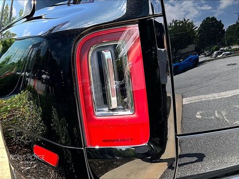 Certified 2023 Rolls-Royce Cullinan AWD/4WD image 27