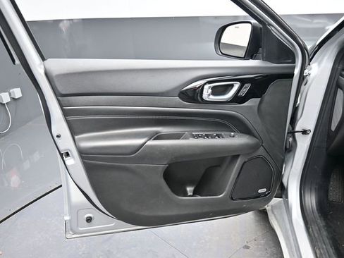 Used 2024 Jeep Compass Limited w/ High Altitude Package image 13