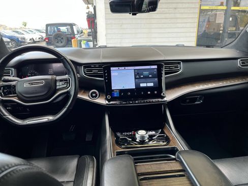 Used 2023 Jeep Grand Wagoneer Series II AWD/4WD image 38