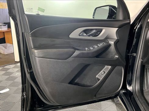 Used 2018 Chevrolet Traverse LT FWD image 21