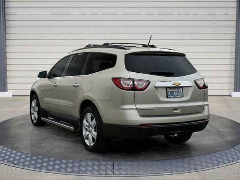 Used 2017 Chevrolet Traverse LT w/ Traveler's Package FWD image 5